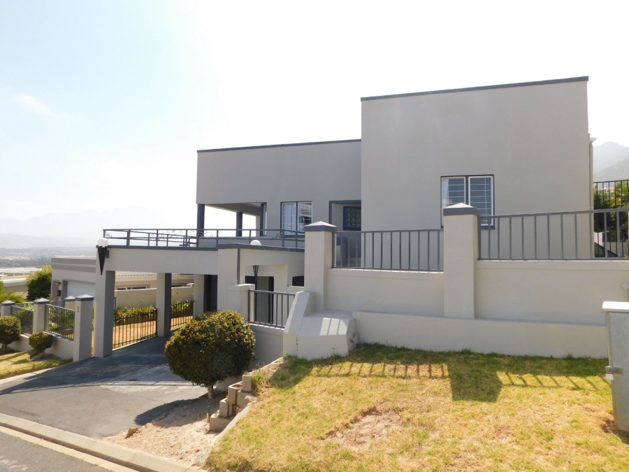 To Let 4 Bedroom Property for Rent in Mountainside Western Cape